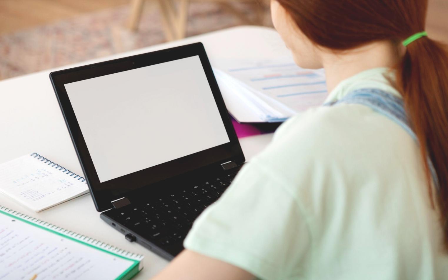 pavexonira Team bei der Arbeit an Finanzlösungen